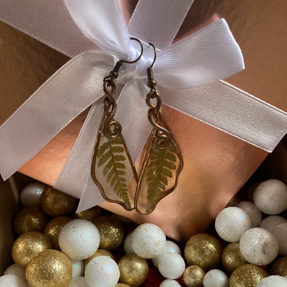 Handmade REAL Leaf Dangling Earrings 🍃 - Picture 1 of 1